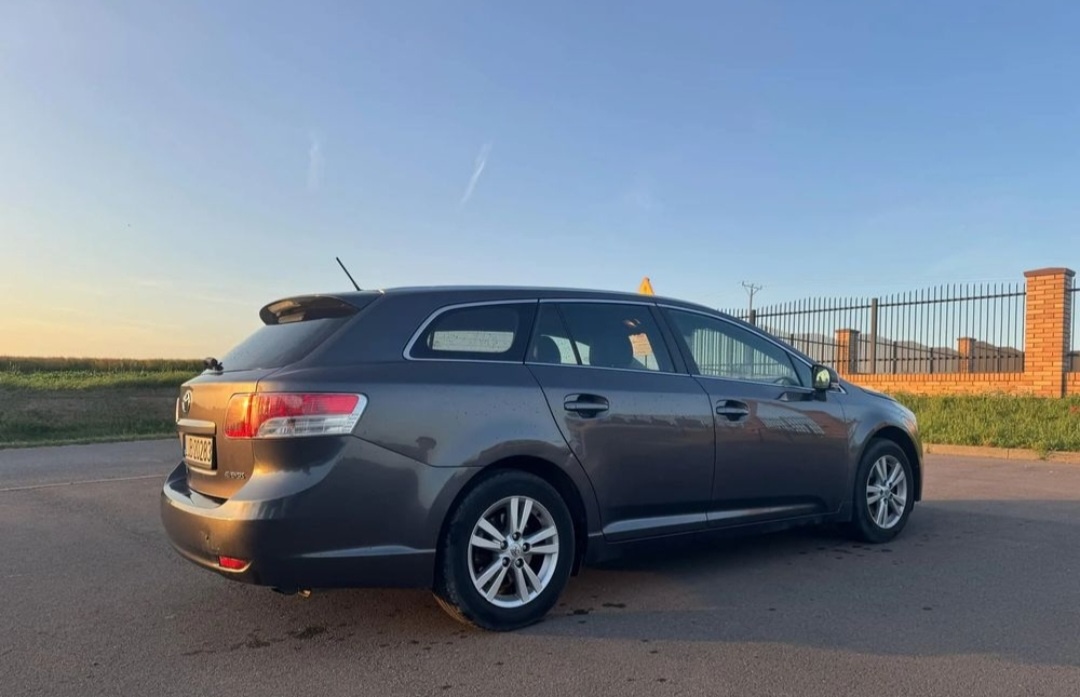 Toyota Avensis - 10