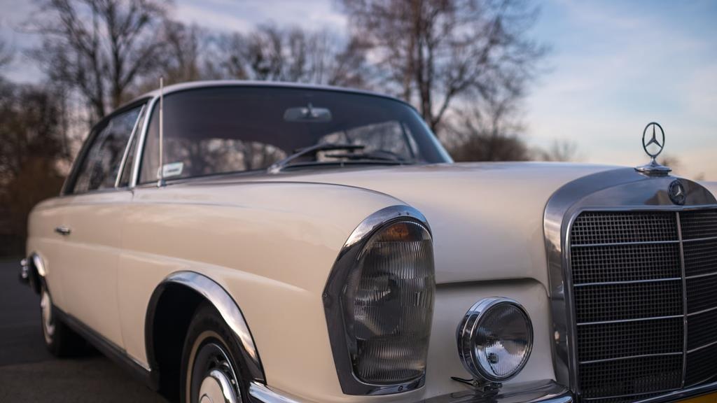 Mercedes-Benz 220 Seb Coupe - 10