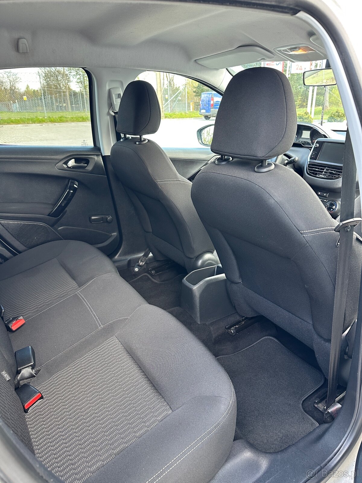 Peugeot 208 - 10