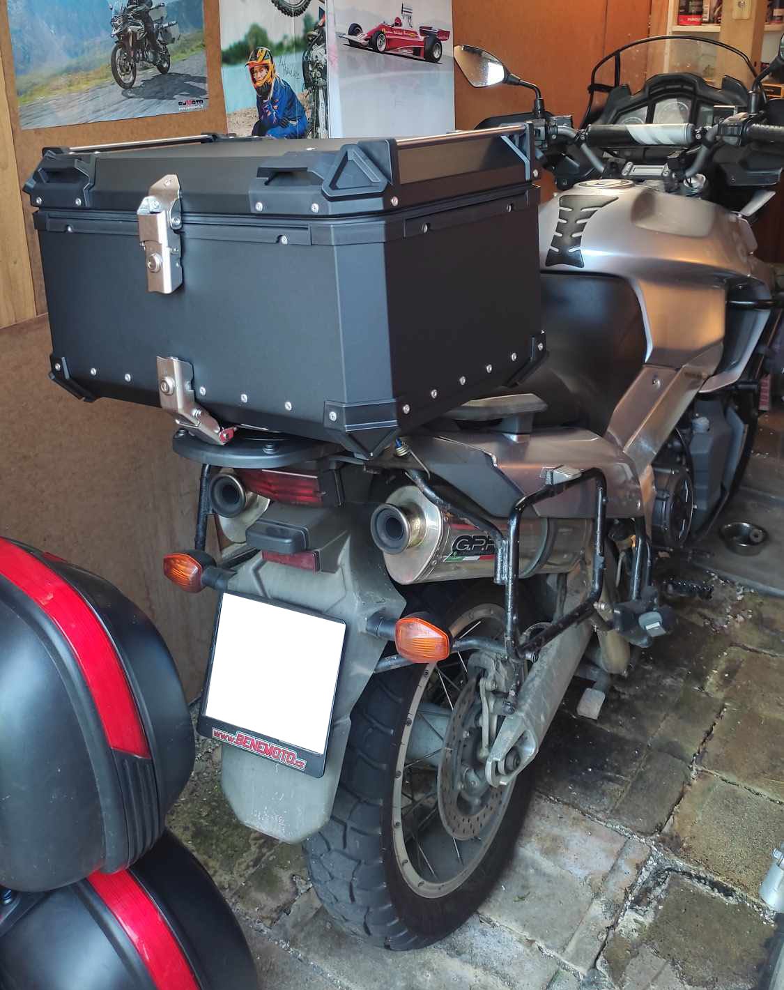 Aluminiowy bagażnik motocyklowy(Top Case). Pojemność 65 - 10