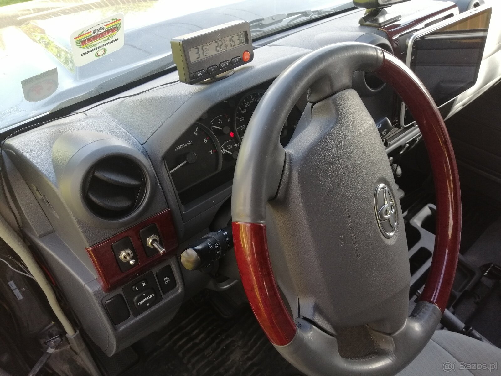 Toyota Land Cruiser - 10