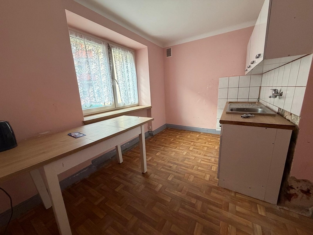 Mieszkanie o pow. 78.80m2, parter, do remontu, ul. Fabryczna - 10