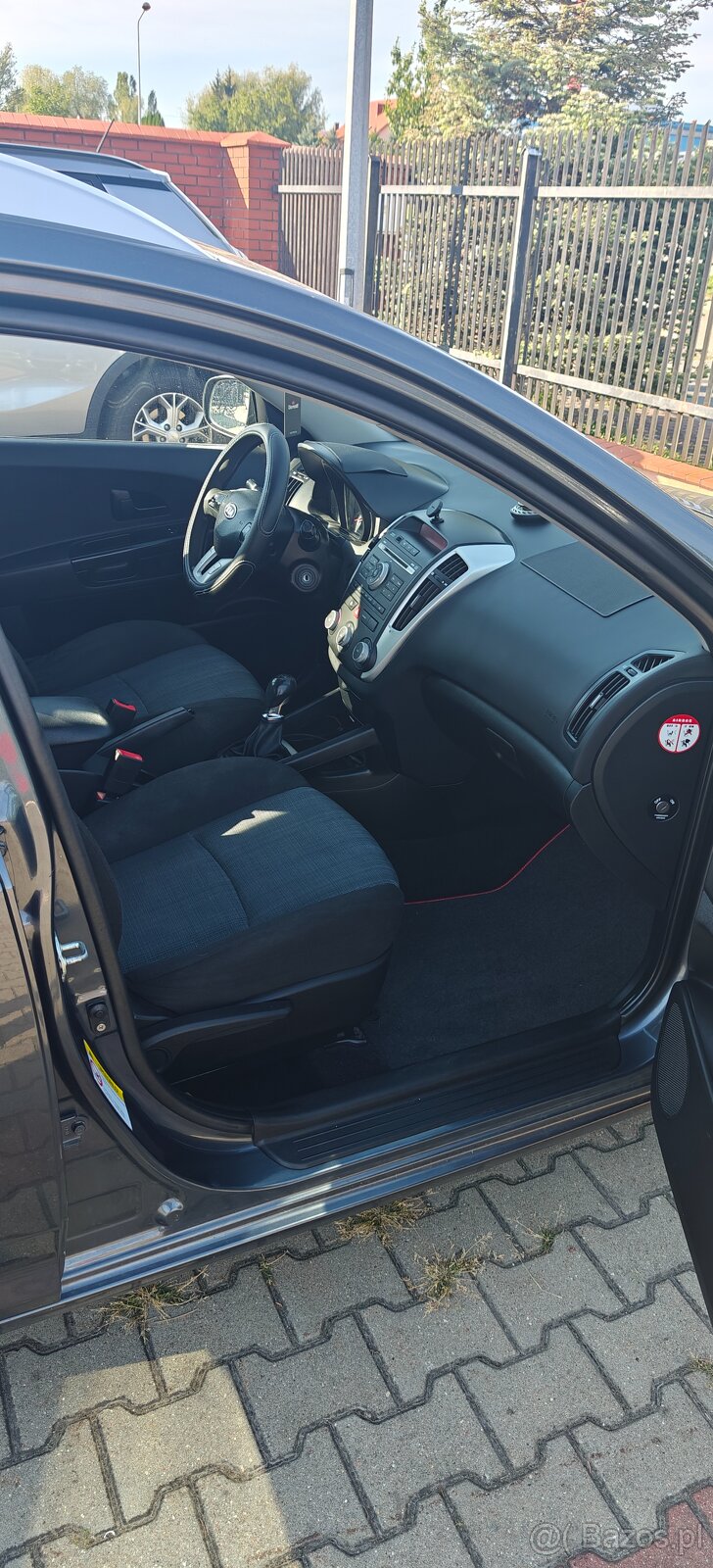 Kia cee'd SW kombi 1.4 B+LPG - 10