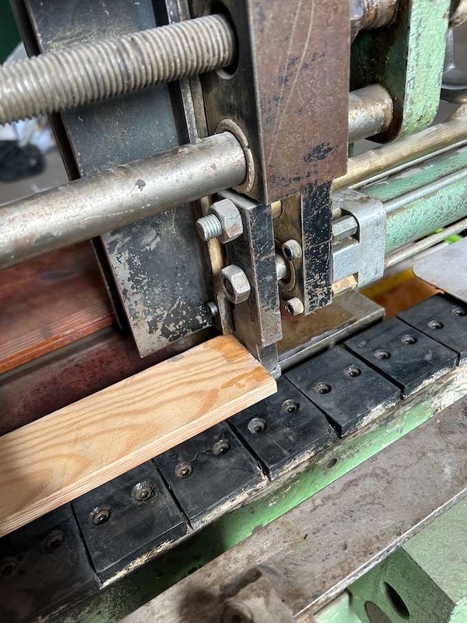 Uniwersalny podajnik elementów do maszyny z magazynkiem - 10