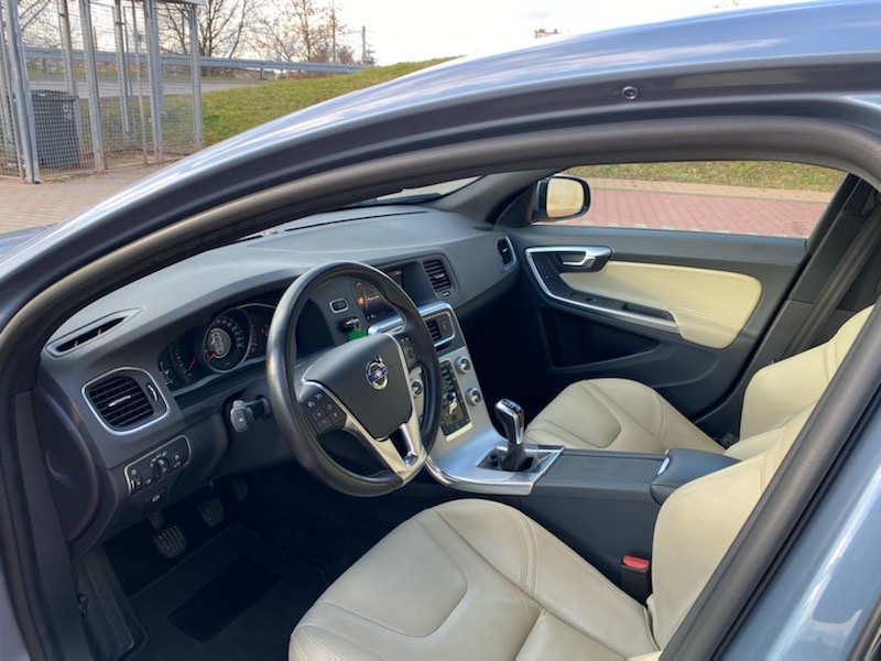 Volvo S60 2.0D3 150KM 2017r - 10