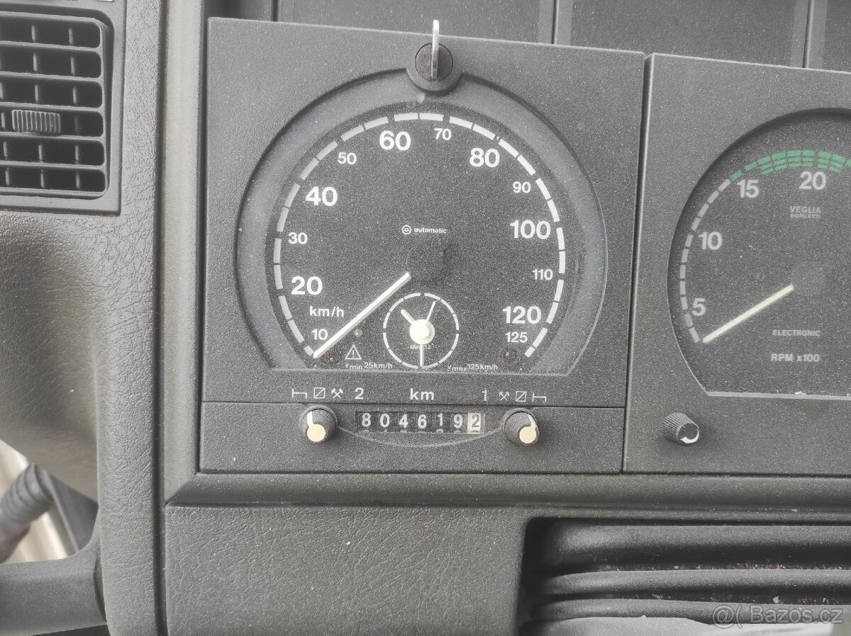 IVECO EURO CARGO 120 EL 21 CHLADAK r.v.2001 - 10