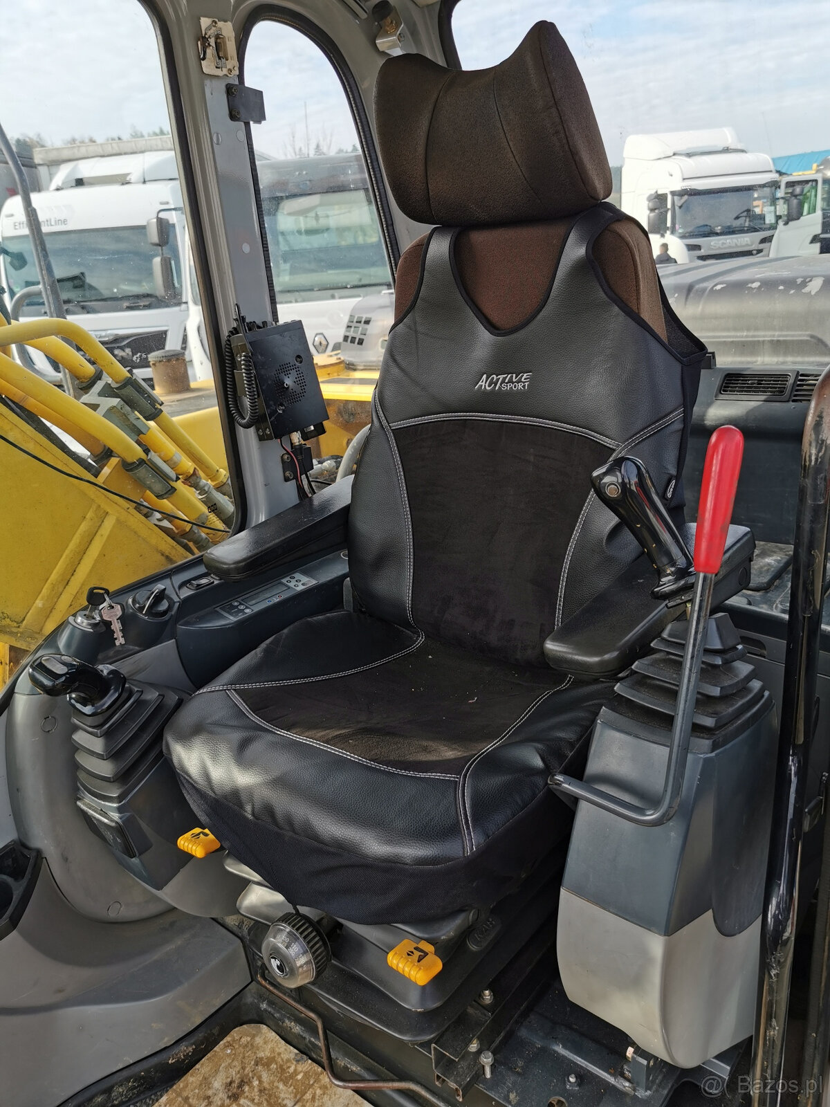 Sprzedam koparkę gąsienicową NEW HOLLAND T4P E 195 B - 10