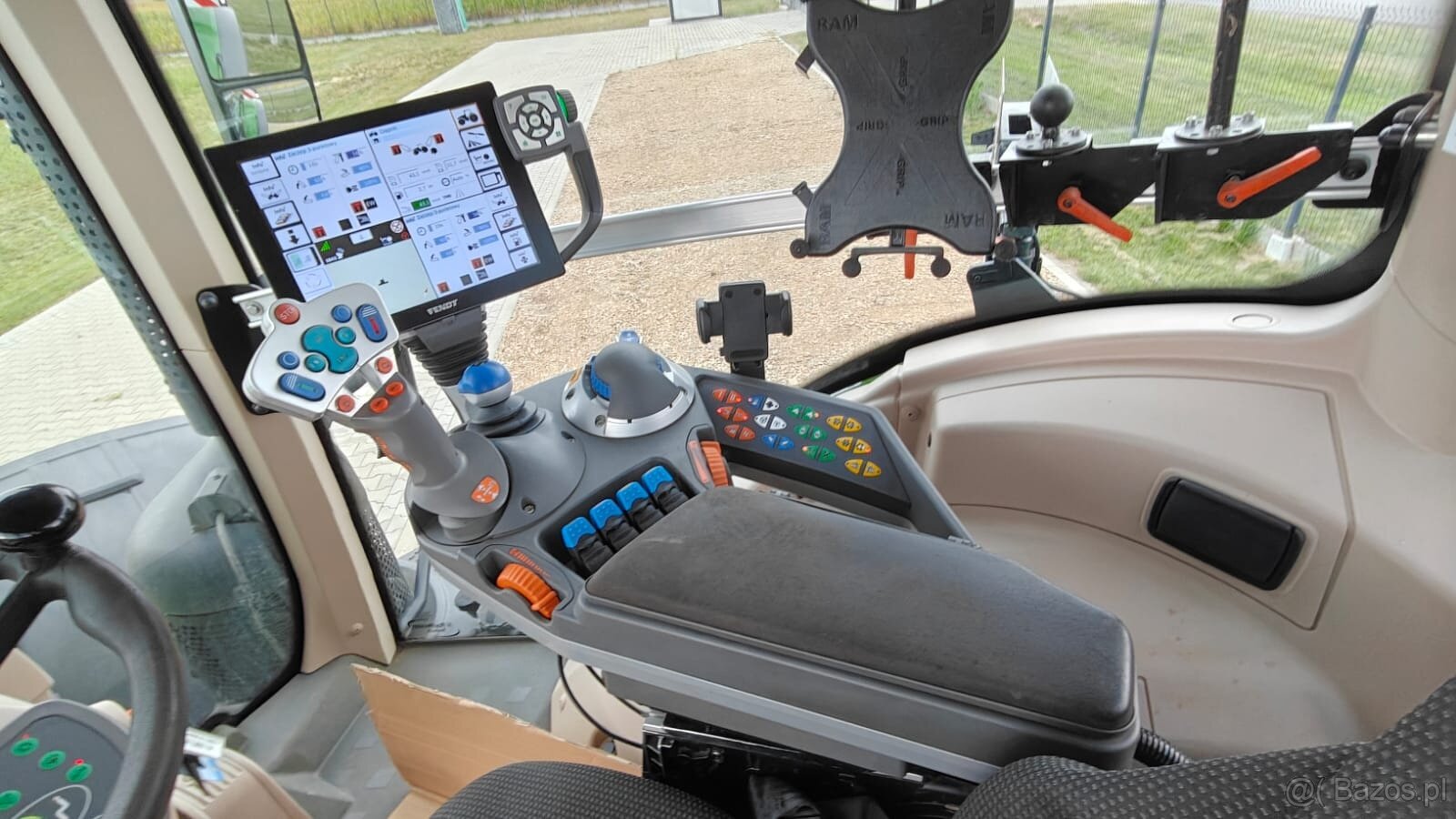 FENDT 828 rok 2022 z gwarancją do 03/2028 - 4340mtg stan bar - 10