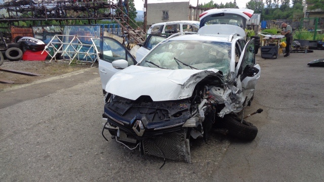 Sprzedam części zamienne do renault clio IV kombi 0,9tce 66k - 10