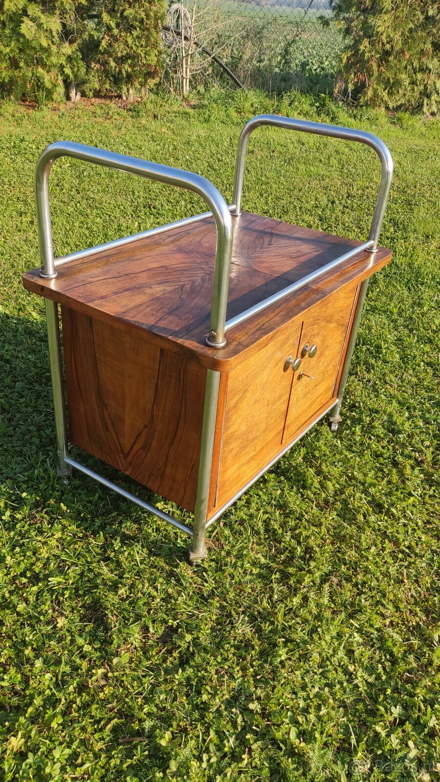 Chromový funkcionalistický servírovací stolek - 10