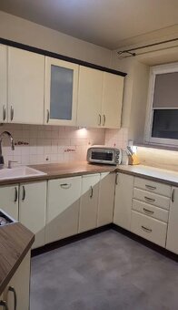 3 pokoje, 64.90m2, duży balkon, umeblowane, III p. Os.Asnyka - 10