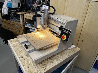 Frezarka CNC Oryginalna od LifeLatitudes (YouTube) 3 osie z - 10