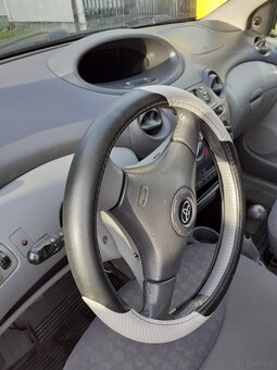 Toyota Yaris 1 - 10