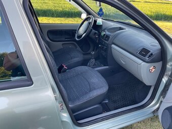 Sprzedam samochód RENAULT CLIO 2 z roku 2002  w stanie bardz - 10