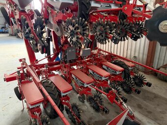 Siewnik do Buraków Kverneland Monopill 6 m,2 rzędowy.Stan id - 10