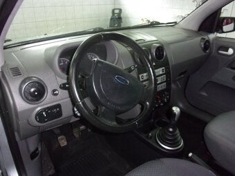 Ford Fusion + 1,6 TDCi - 10