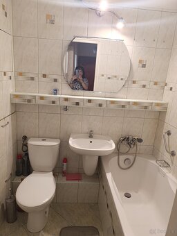Wynajmę mieszkanie 3 pokojowe 2.000,- /studenci ,studentki - 10