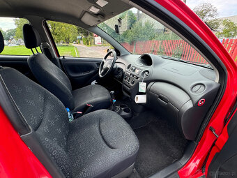 sprzedam Toyotę Yaris 2004 r. - 10