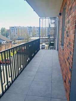 2 pokoje, 47m2, II piętro, winda, duży balkon, parking, os. - 10