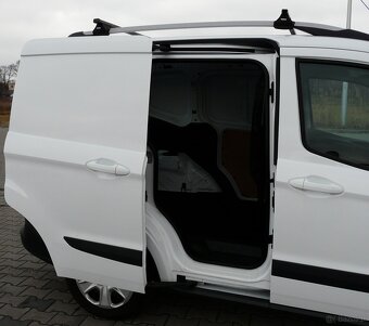 Ford Transit Courier - 10