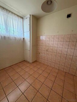 Mieszkanie o pow. 50m2,II piętro,do remontu,ul.Górnośląska - 10