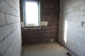 Nieruchomość gruntowa z domem w trakcie realizacji - 10