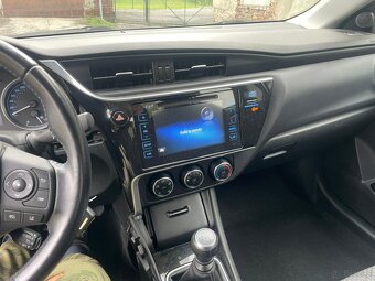 Toyota Corolla 1.6i 97kw, r.2019, klimatyzacja, 1. wlascicie - 10
