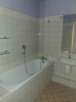 Mieszkanie o pow. 45.92m2, balkon, wysoki parter, Os.Korczak - 10