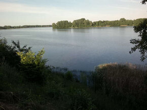 SEZON--2025-Samodzielny dom z ogrodzoną działką nad jeziorem - 10