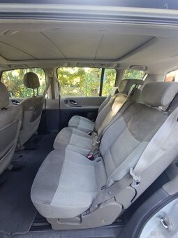 Sprzedam 7osobowe auto - 10