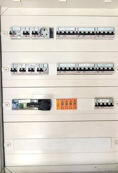Kontener techniczny z klimatyzacją, wentylacją i rozdzielnią - 10
