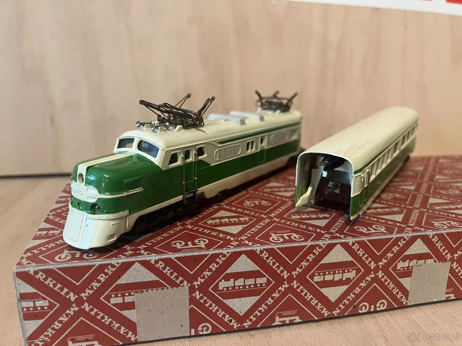 Wagon silnikowy Märklin ST 800, zielono-beżowy Żebra dachow - 11