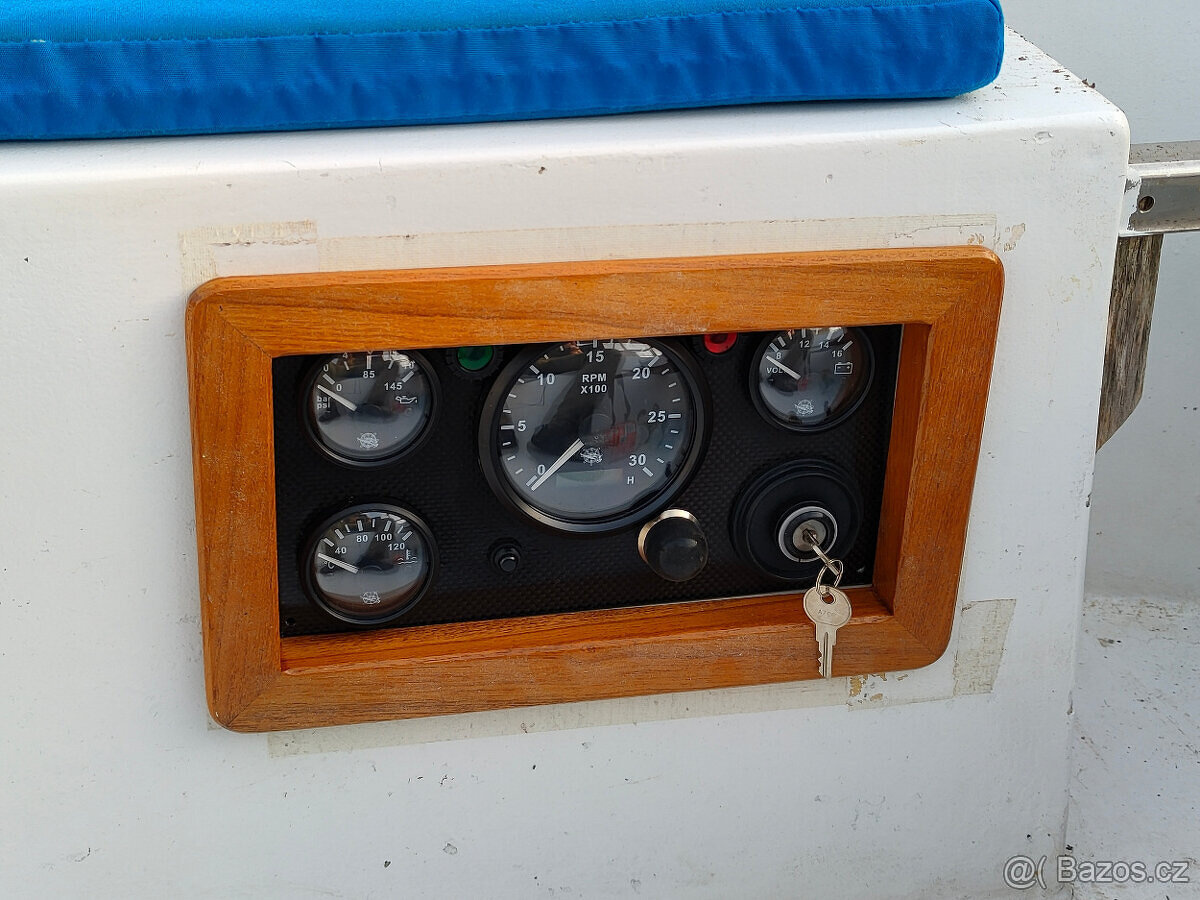 Jacht żaglowy kajutowy 9 m - 11