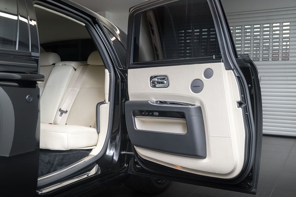 Rolls Royce Ghost maksymalny przebieg wyposażenia 68 000 km - 11