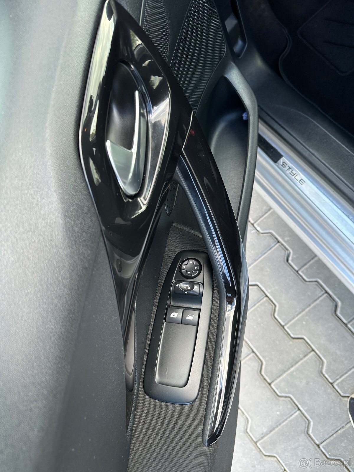 Peugeot 208 - 11