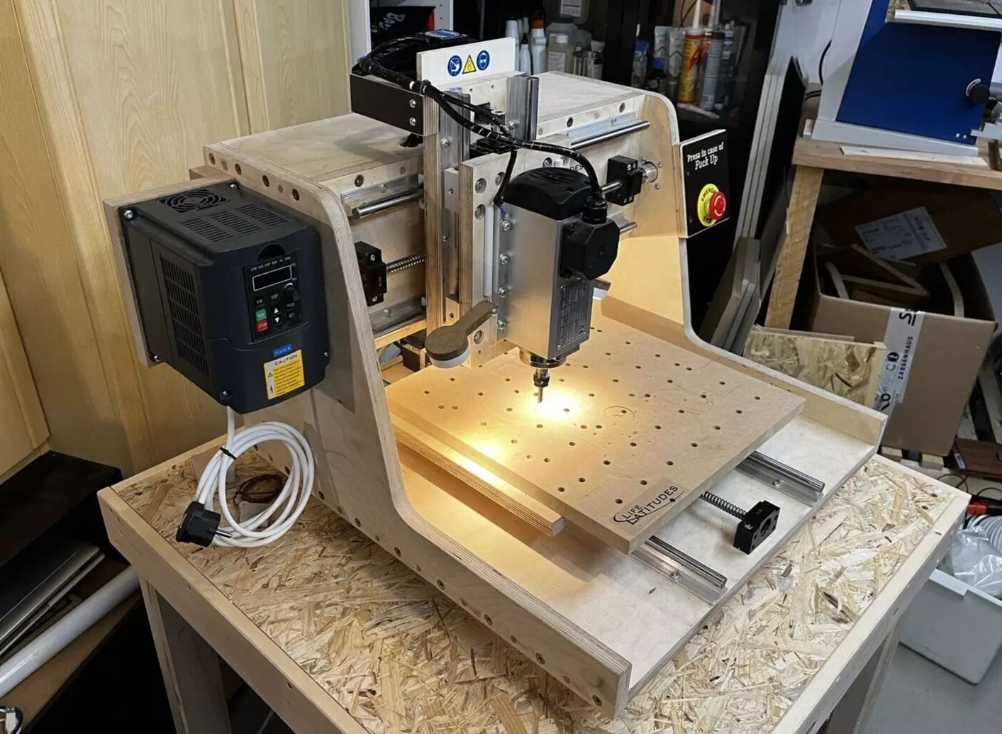 Frezarka CNC Oryginalna od LifeLatitudes (YouTube) 3 osie z - 11