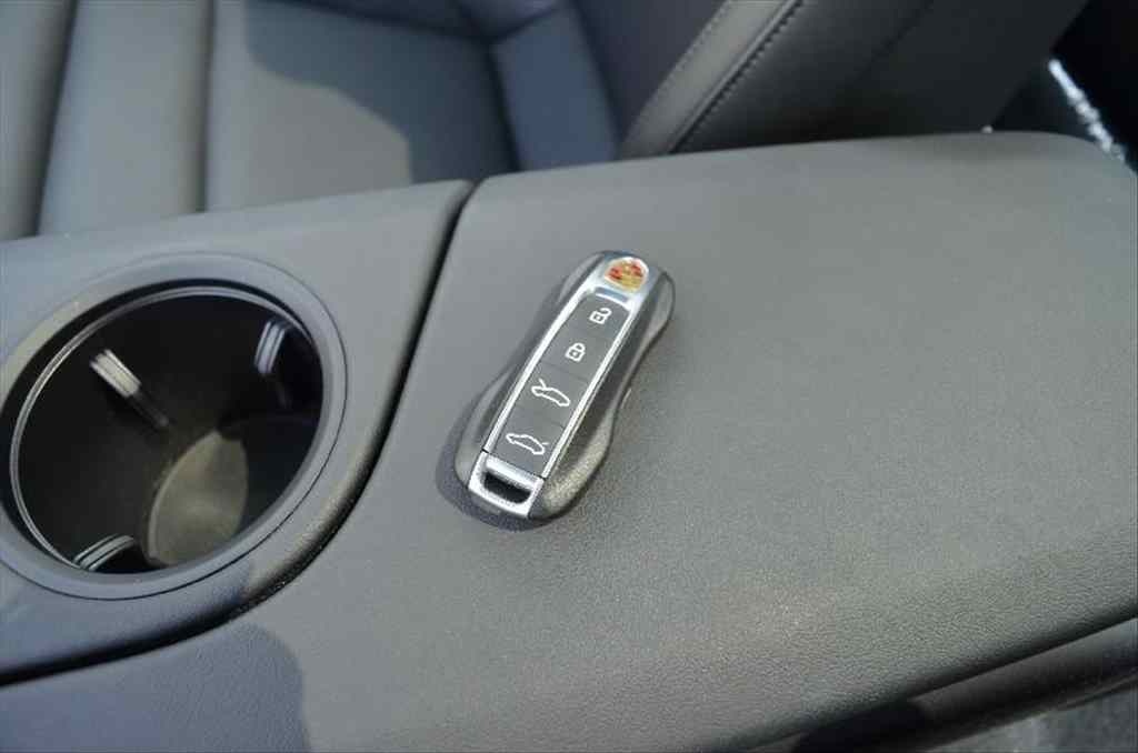 Porsche Taycan 4S - 11