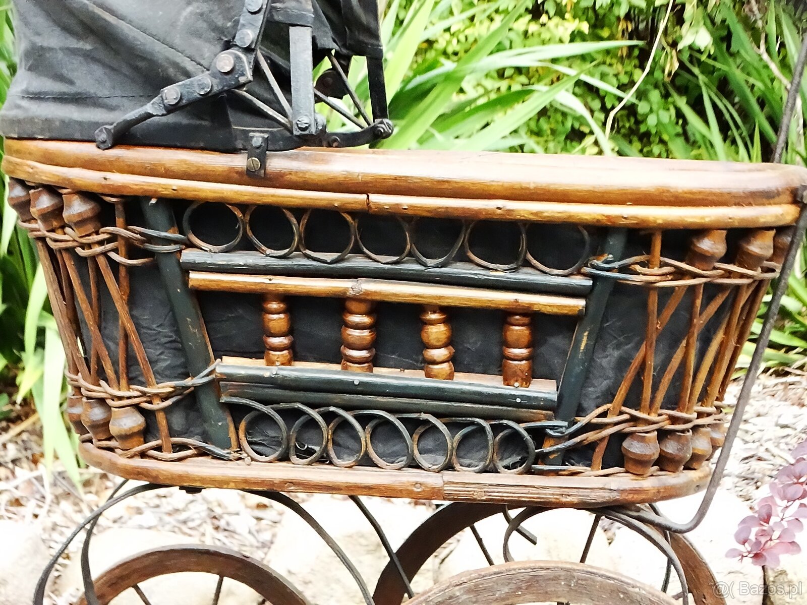 Ozdobny dekoracyjny wózek dziecięcy typu retro 60x50 cm. - 11