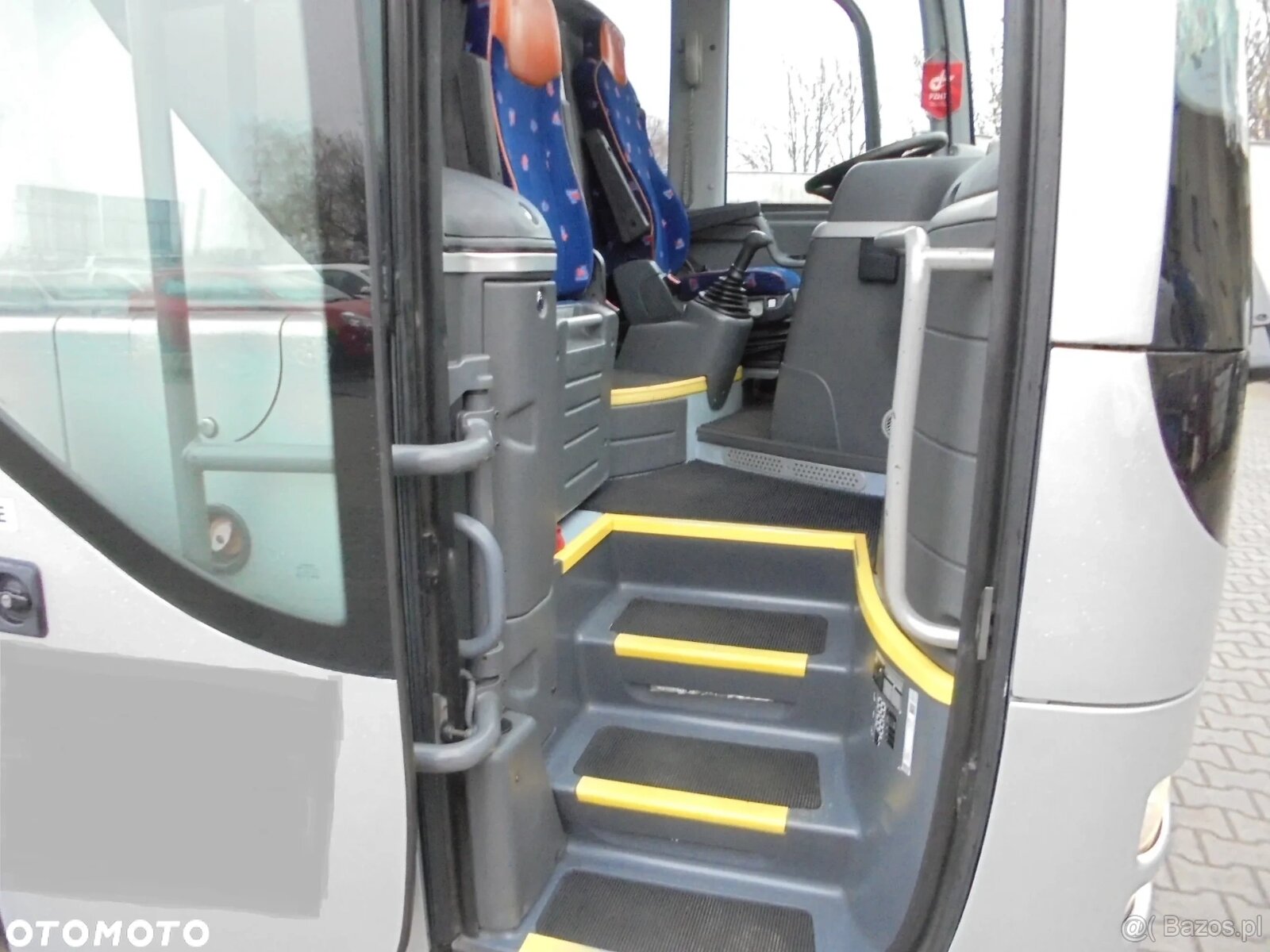 MAN R07 Lions Coach - 11