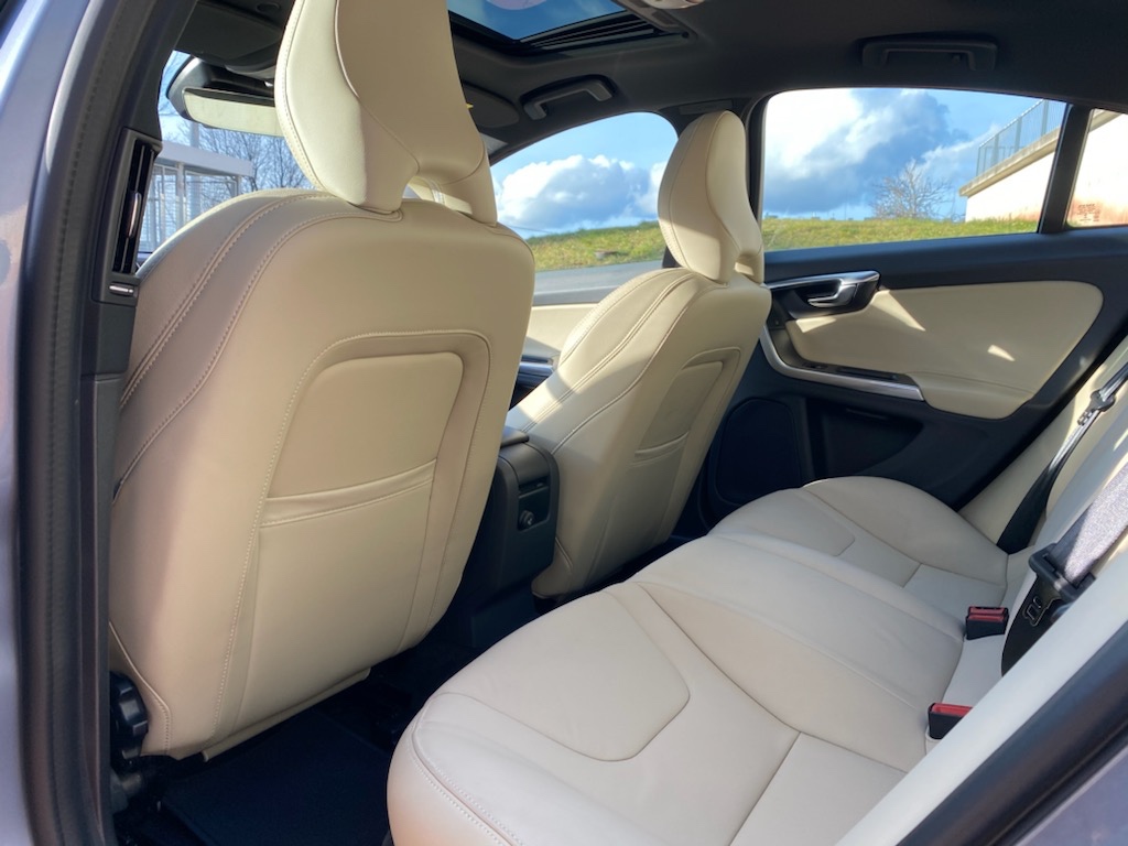 Volvo S60 2.0D3 150KM 2017r - 11