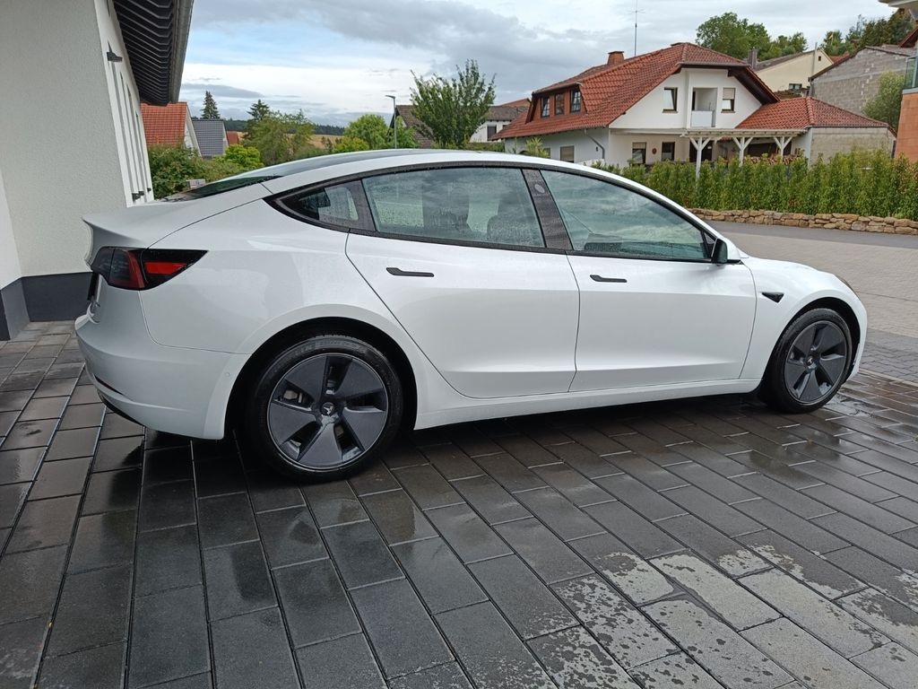 2022 Tesla Model 3 - 11