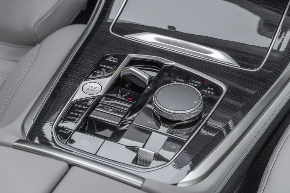 2025 BMW X5 50e xDrive M SPORT Hybrid - 11