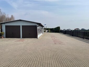 Dom z warsztatem serwisu ogumienia i basenem . Książenice gm - 11