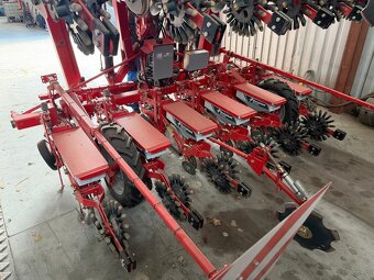 Siewnik do Buraków Kverneland Monopill 6 m,2 rzędowy.Stan id - 11