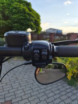 Harley-Davidson Iron XL883N – CHOPPER, KTÓRY PRZYCIĄGA SPOJR - 11