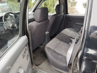 Samochód Nissan Navara - 11