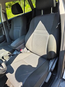 Toyota Avensis 2.2 D-CAT Premium - 11