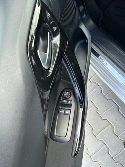 Peugeot 208 - 11