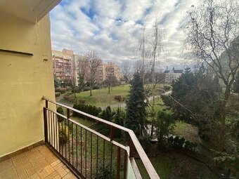 3 pokoje, 63m2, balkon, II piętro, winda, po remoncie, Os. D - 11