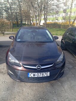 Opel Astra IV sedan - 11